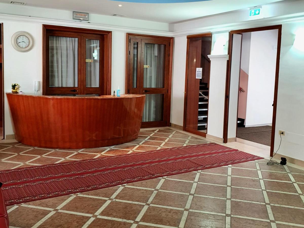 Hotel Perla Massa Lombarda 外观 照片