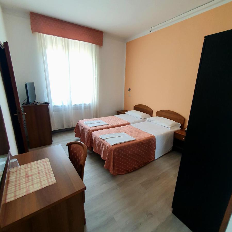 Hotel Perla Massa Lombarda 外观 照片