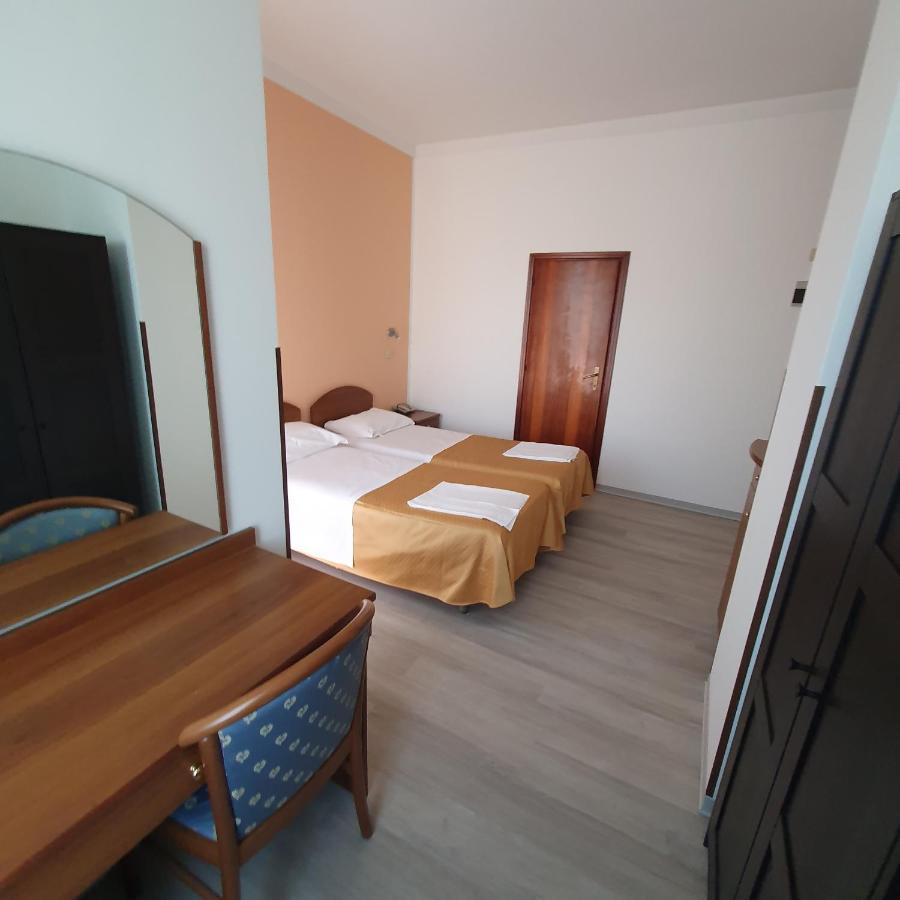 Hotel Perla Massa Lombarda 外观 照片