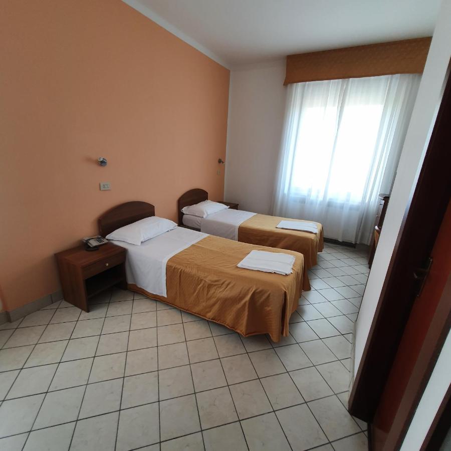Hotel Perla Massa Lombarda 外观 照片