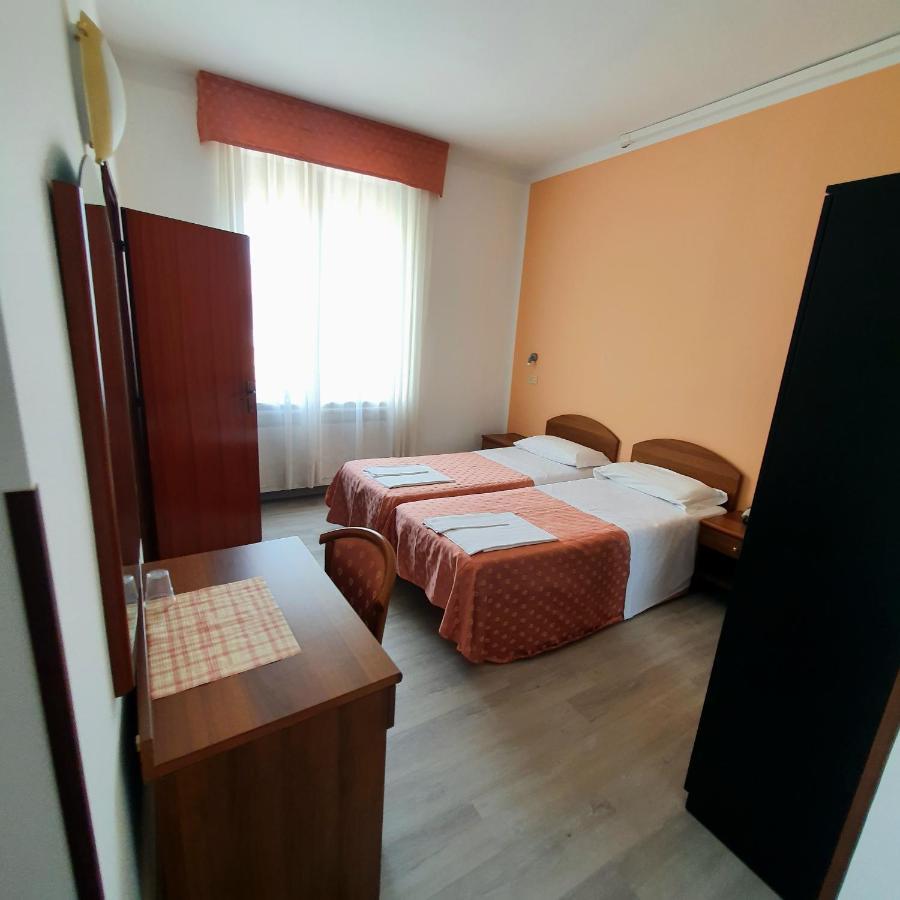 Hotel Perla Massa Lombarda 外观 照片