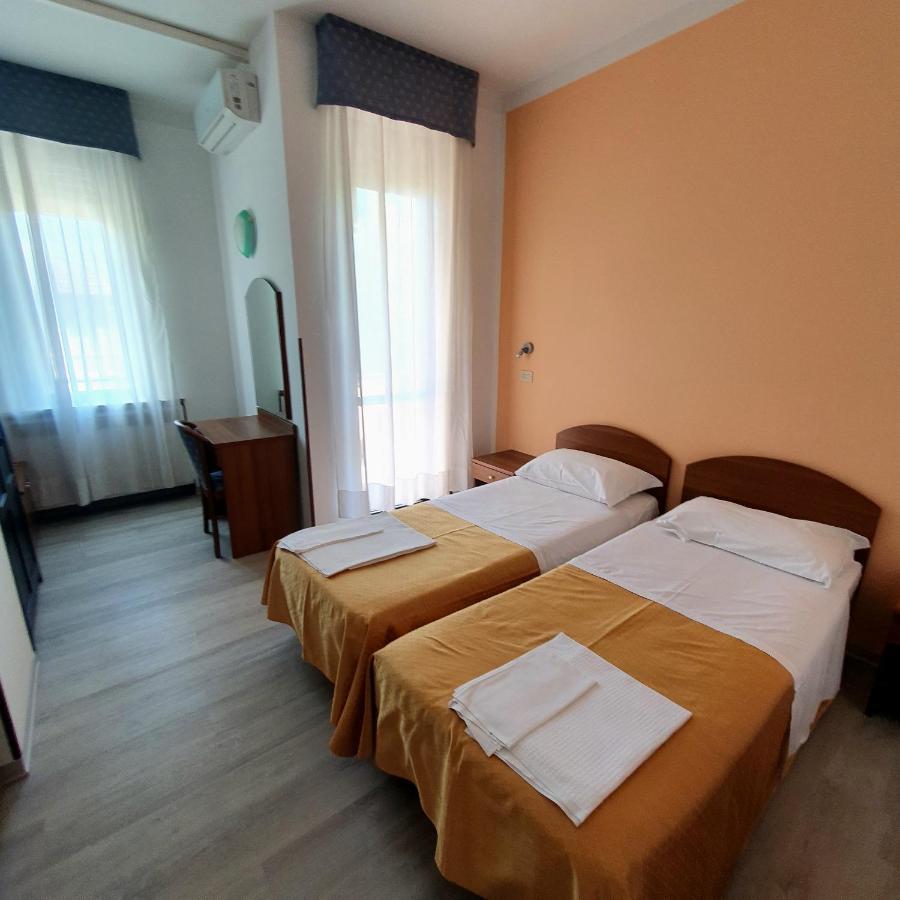 Hotel Perla Massa Lombarda 外观 照片