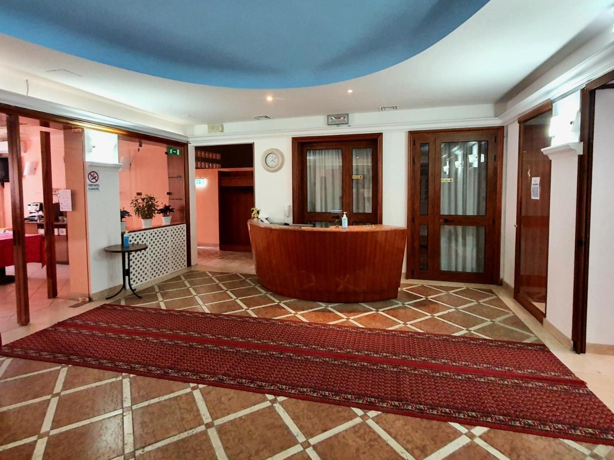 Hotel Perla Massa Lombarda 外观 照片