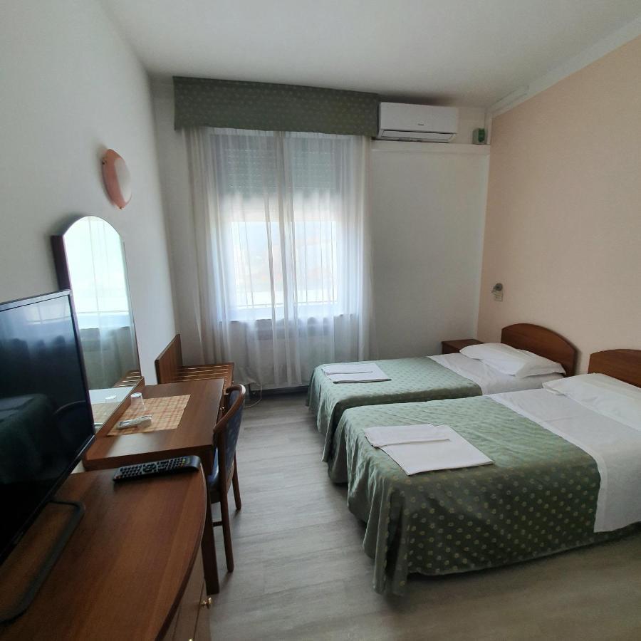 Hotel Perla Massa Lombarda 外观 照片